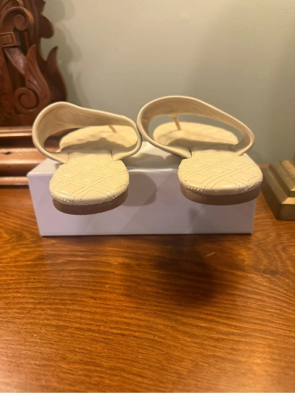 Tory Burch Fleming White Cream Quilted Leather Thong Sandals Logo Size 6